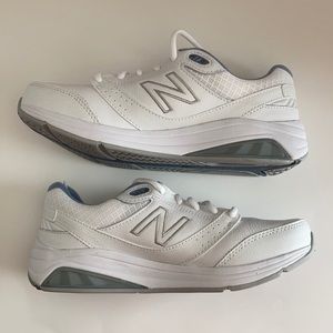 New Balance Size 7 M Women’s Sneakers 928V3